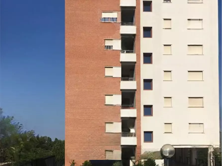 Immagine 2 di Posto auto in vendita  in Via Don Luigi Sturzo a Pomezia