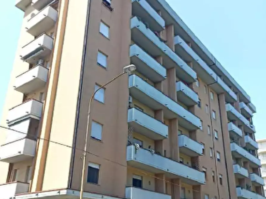 Immagine 2 di Negozio in vendita  in Via Cimabue  a Modena