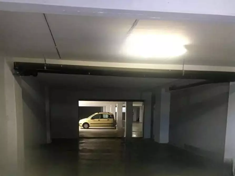 Immagine 2 di Posto auto in vendita  in Via Don Luigi Sturzo  a Pomezia