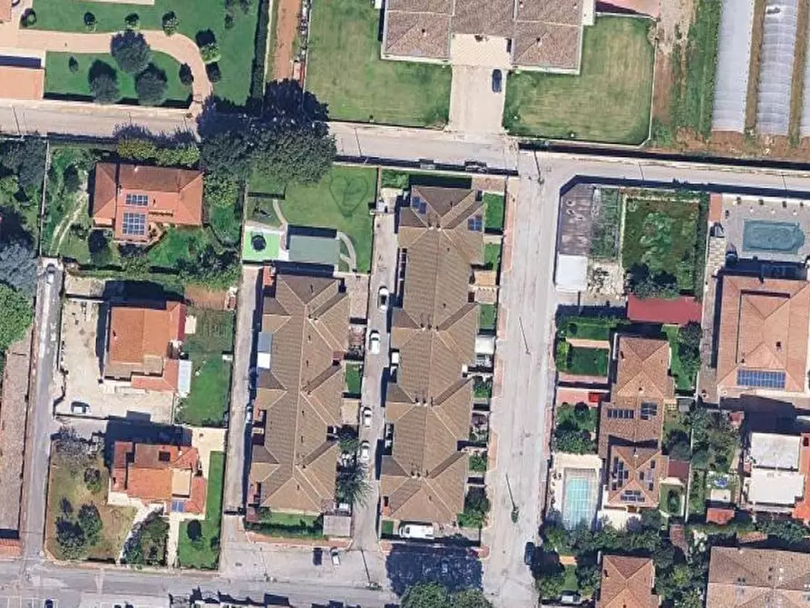 Immagine 1 di Villa in vendita  in Via Cesare Pavese a Anzio