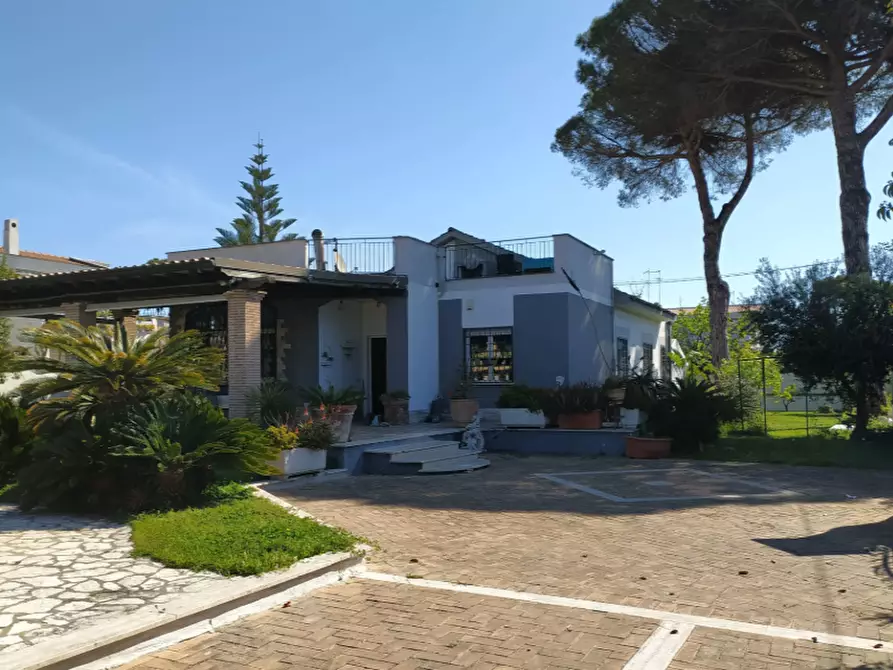 Immagine 2 di Villa in vendita  in Via dei Castani a Anzio