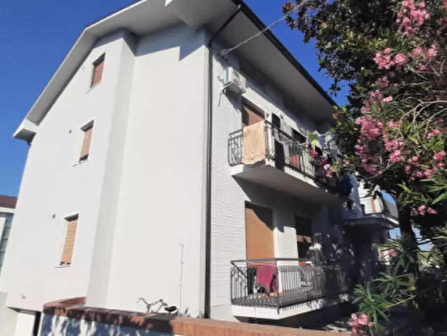 Immagine 4 di Appartamento in vendita  in Via Lago Trasimeno a Fano