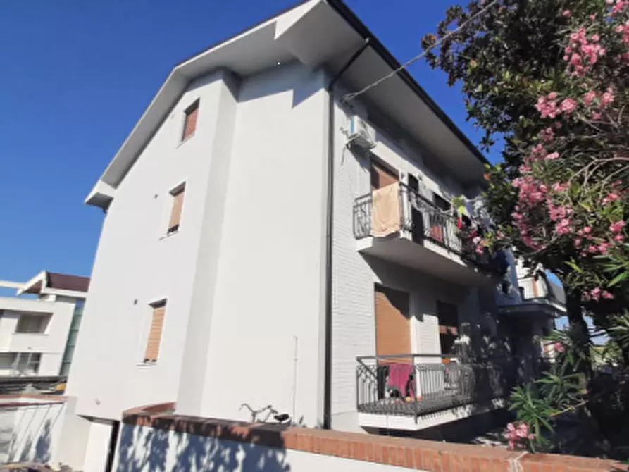 Immagine 5 di Appartamento in vendita  in Via Lago Trasimeno a Fano