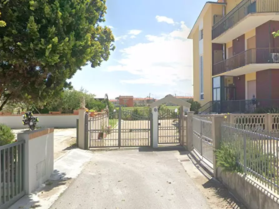 Immagine 10 di Appartamento in vendita  in Via Lago Trasimeno a Fano