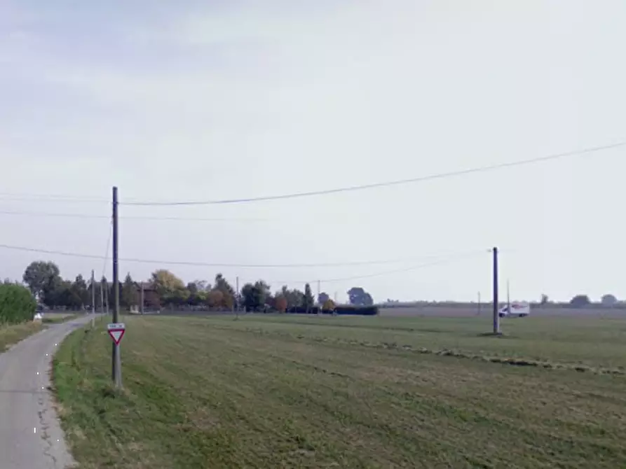 Immagine 3 di Garage in vendita  in Via Longhi a Castelfranco Emilia