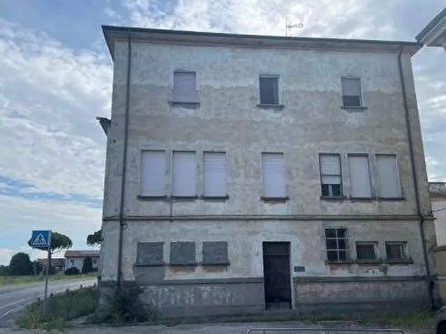 Immagine 1 di Magazzino in vendita  in Via Zuccherificio a Ravenna