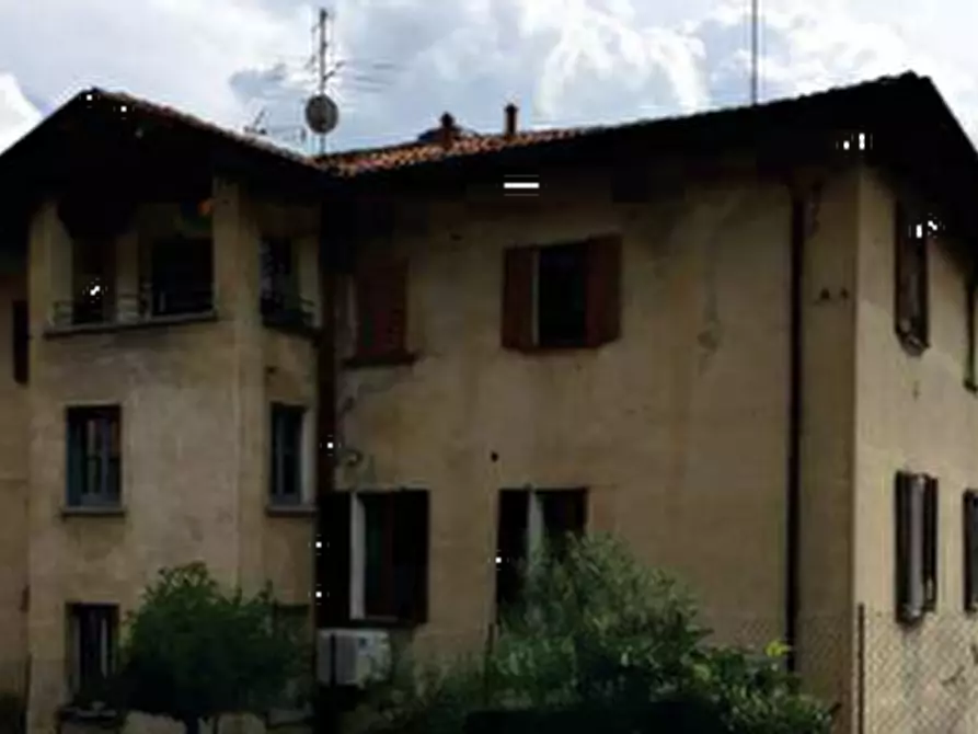 Immagine 3 di Appartamento in vendita  in Via XXIV Maggio a Erba