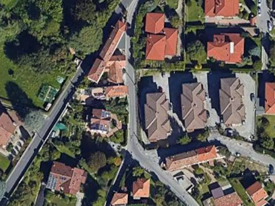 Immagine 13 di Appartamento in vendita  in Via XXIV Maggio a Erba