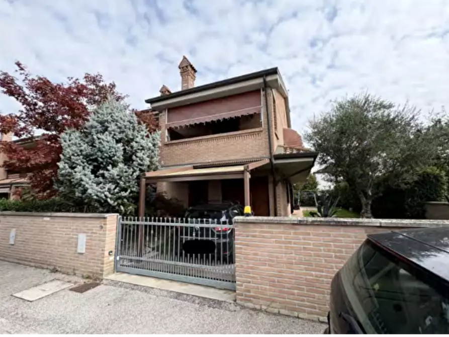 Immagine 2 di Porzione di casa in vendita  in Via Werther Curti a Ferrara