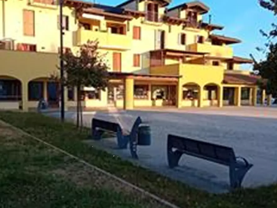 Immagine 1 di Negozio in vendita  in Piazza San Valentino a Pagnacco