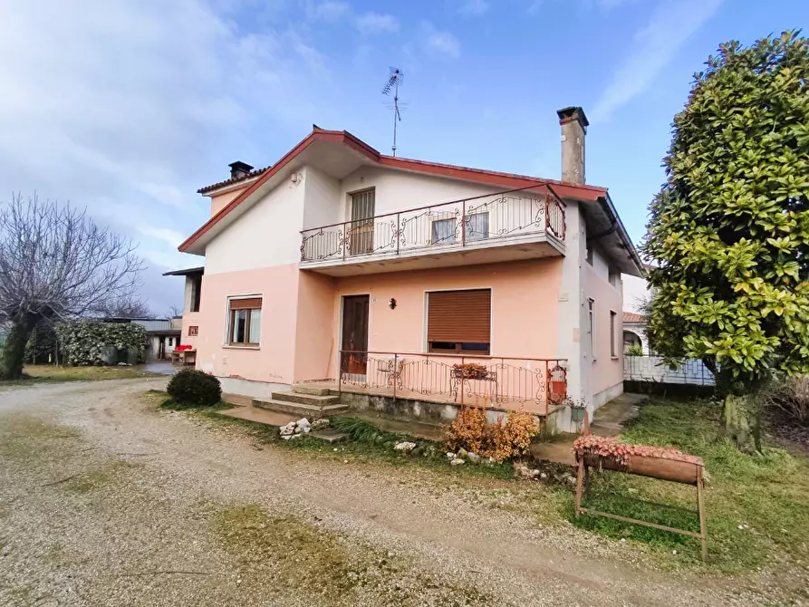 Immagine 1 di Casa indipendente in vendita  in Via Roma a Chiopris Viscone