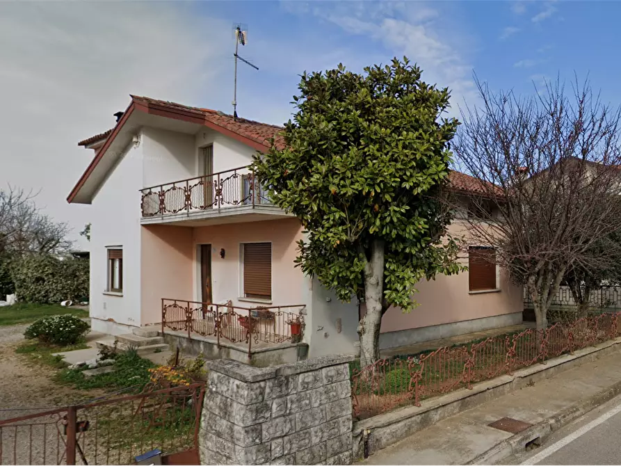 Immagine 10 di Casa indipendente in vendita  in Via Roma a Chiopris Viscone