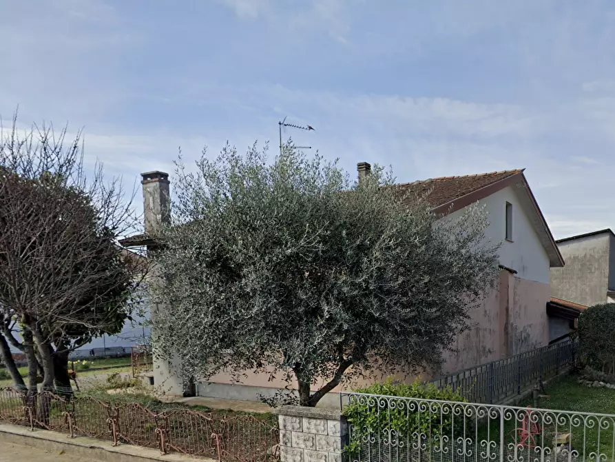 Immagine 11 di Casa indipendente in vendita  in Via Roma a Chiopris Viscone