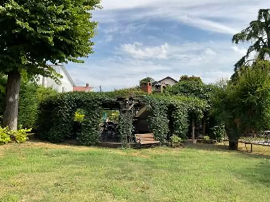 Immagine 10 di Negozio in vendita  in Strada Dosso del Corso a Mantova