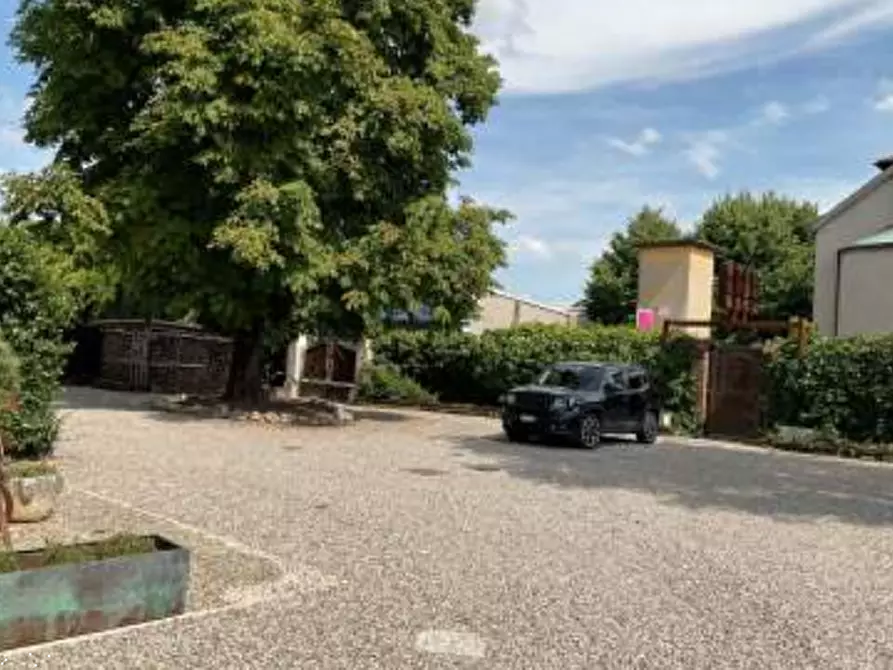 Immagine 11 di Negozio in vendita  in Strada Dosso del Corso a Mantova