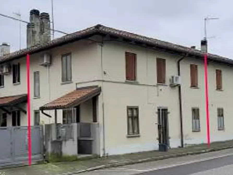 Immagine 1 di Porzione di casa in vendita  in Via San Pietro a Udine