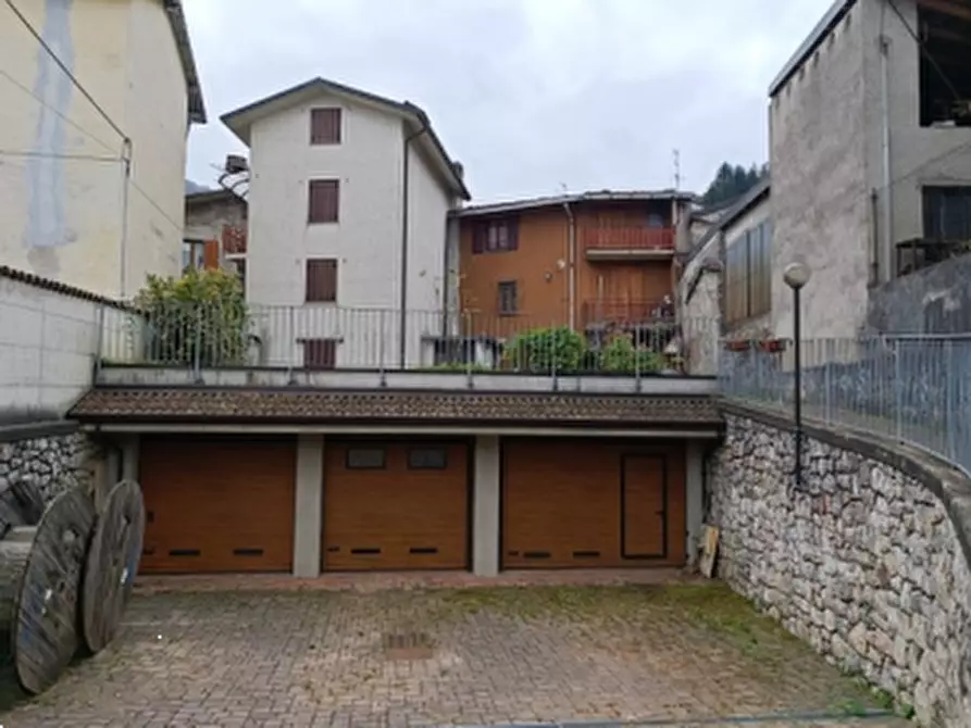 Immagine 1 di Garage in vendita  in Via Centro  a Zogno