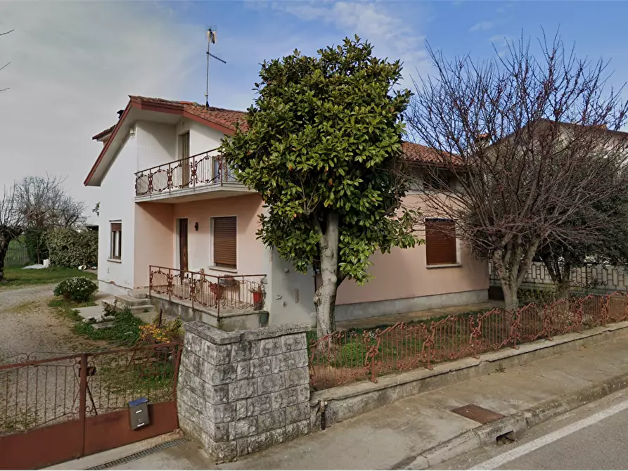 Immagine 9 di Casa indipendente in vendita  in Via Roma a Chiopris Viscone