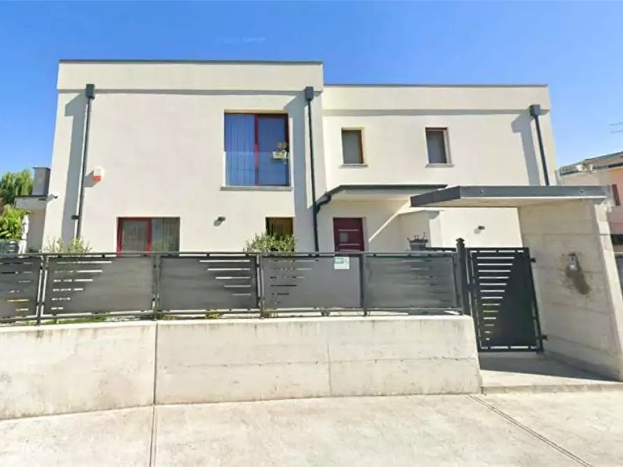 Immagine 1 di Casa bifamiliare in vendita  in Via San Vito a Ronchi Dei Legionari