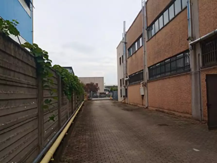 Immagine 2 di Capannone industriale in vendita  in Via S. Fiorano a Villasanta