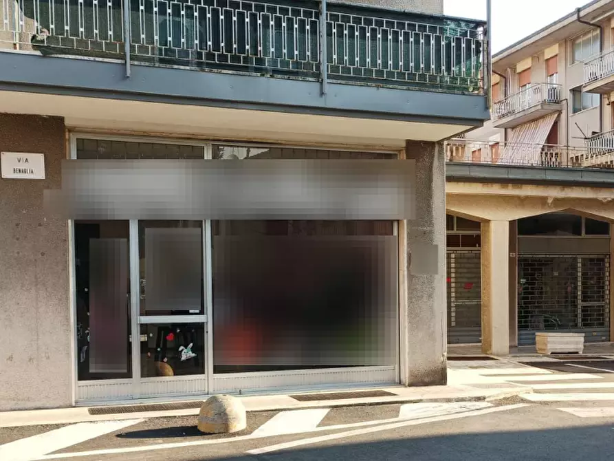 Immagine 1 di Negozio in vendita  in Via Benaglia  a Capriate San Gervasio