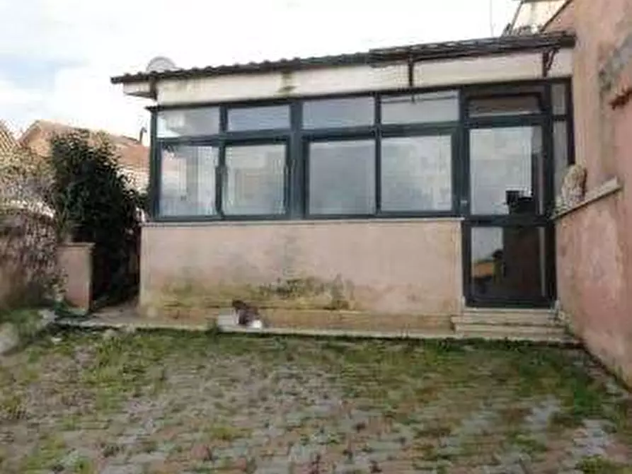 Immagine 1 di Casa indipendente in vendita  in Via Bassano del Grappa a Ardea