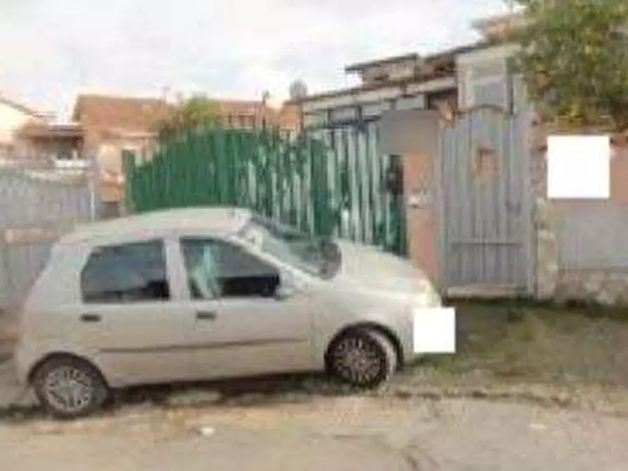 Immagine 4 di Casa indipendente in vendita  in Via Bassano del Grappa a Ardea