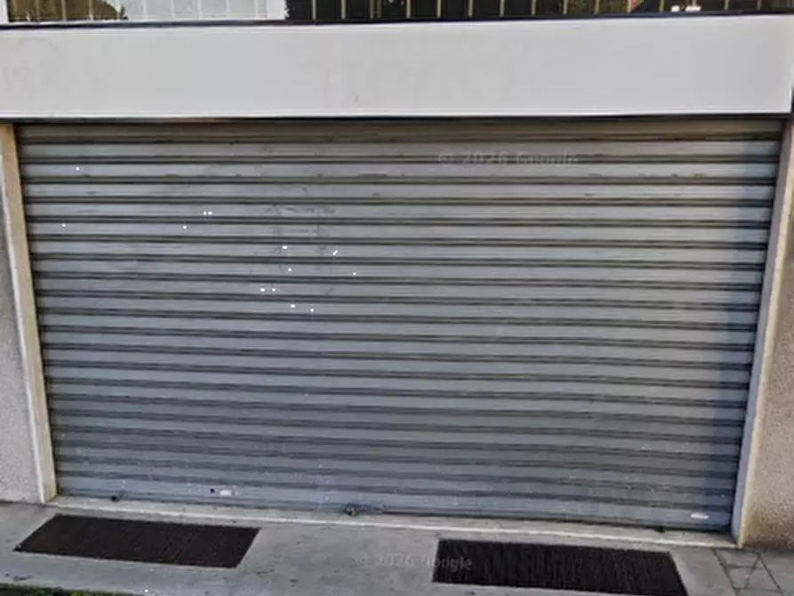 Immagine 5 di Negozio in vendita  in Via Benaglia  a Capriate San Gervasio