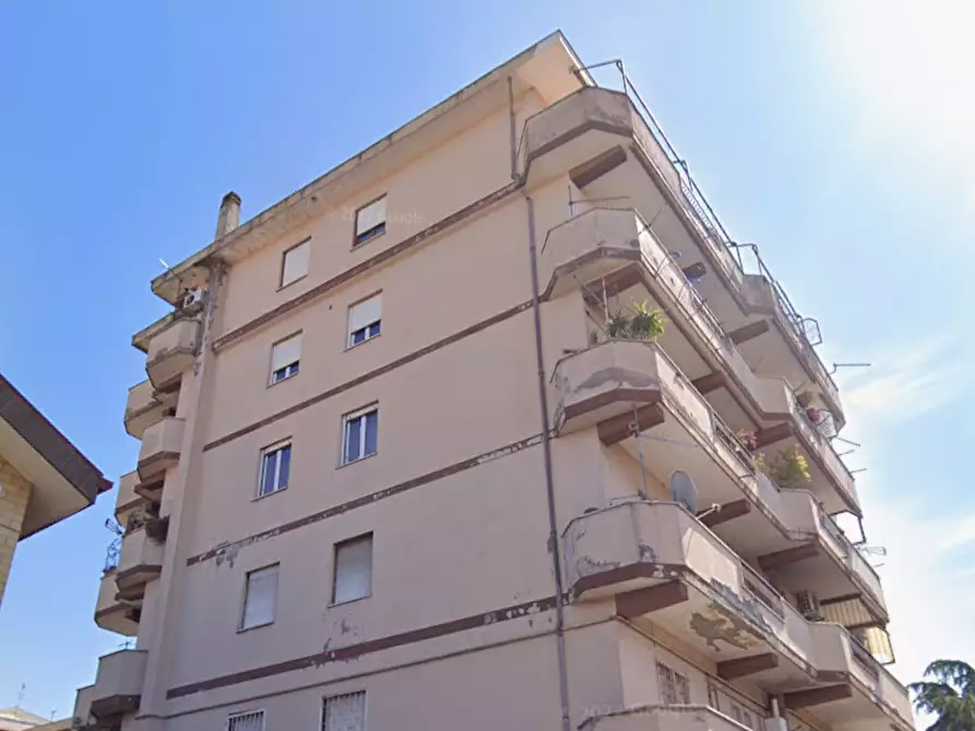 Immagine 3 di Appartamento in vendita  in Via Alberobello a Roma