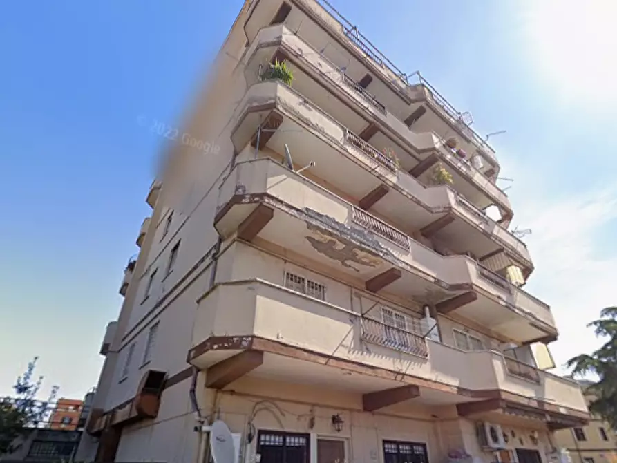 Immagine 4 di Appartamento in vendita  in Via Alberobello a Roma