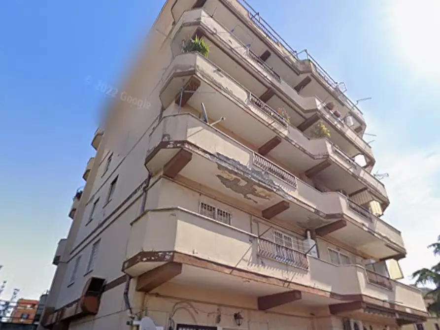 Immagine 5 di Appartamento in vendita  in Via Alberobello a Roma