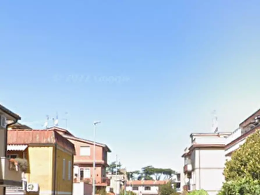 Immagine 9 di Appartamento in vendita  in Via Alberobello a Roma