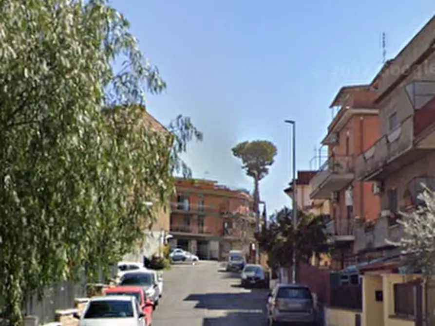 Immagine 10 di Appartamento in vendita  in Via Alberobello a Roma