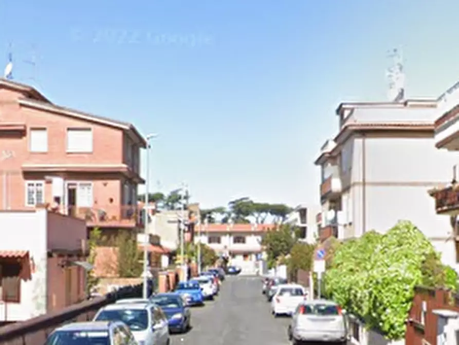 Immagine 11 di Appartamento in vendita  in Via Alberobello a Roma