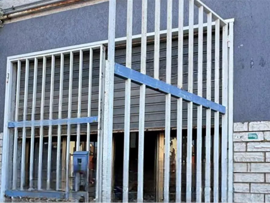 Immagine 3 di Negozio in vendita  in Via di Dragone a Roma