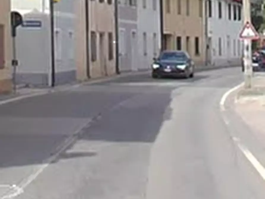 Immagine 11 di Stabile in vendita  in Via Venezia Giulia a Cormons