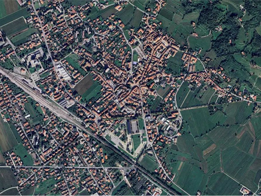 Immagine 15 di Stabile in vendita  in Via Venezia Giulia a Cormons