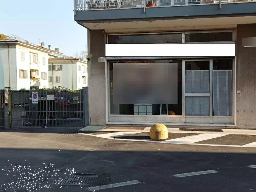 Immagine 1 di Negozio in vendita  in Via Benaglia a Capriate San Gervasio