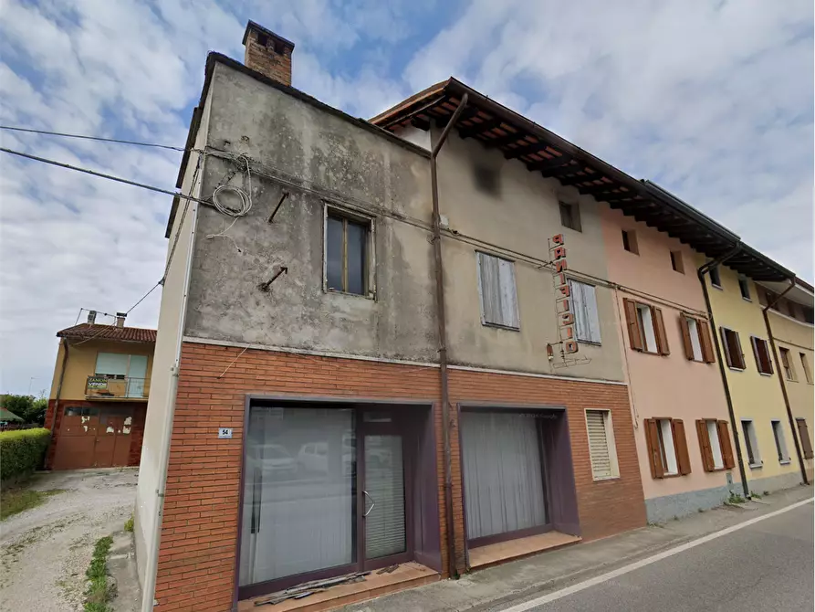 Immagine 2 di Negozio in vendita  in Via Venezia Giulia a Cormons