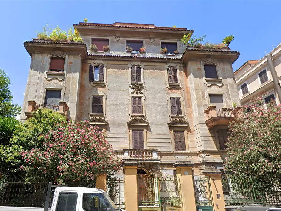 Immagine 1 di Magazzino in vendita  in Via Germano Sommeiller a Roma