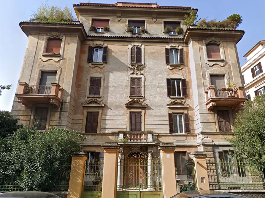 Immagine 2 di Magazzino in vendita  in Via Germano Sommeiller a Roma