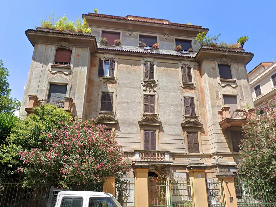 Immagine 3 di Magazzino in vendita  in Via Germano Sommeiller a Roma