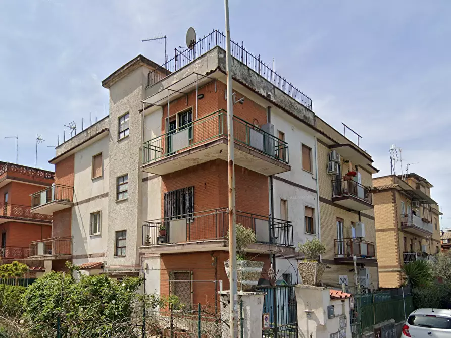 Immagine 1 di Appartamento in vendita  in Via Merope a Roma