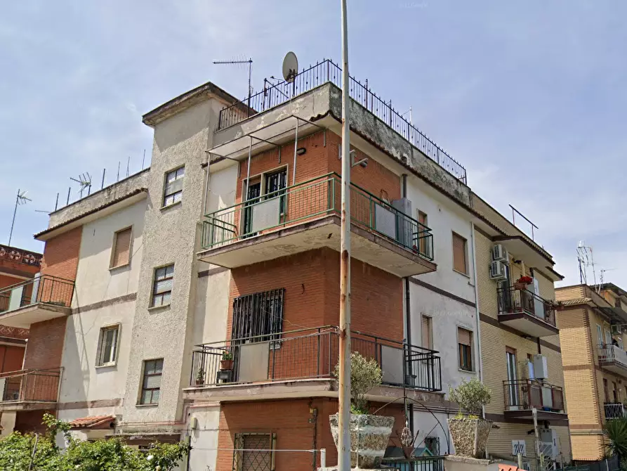 Immagine 4 di Appartamento in vendita  in Via Merope a Roma