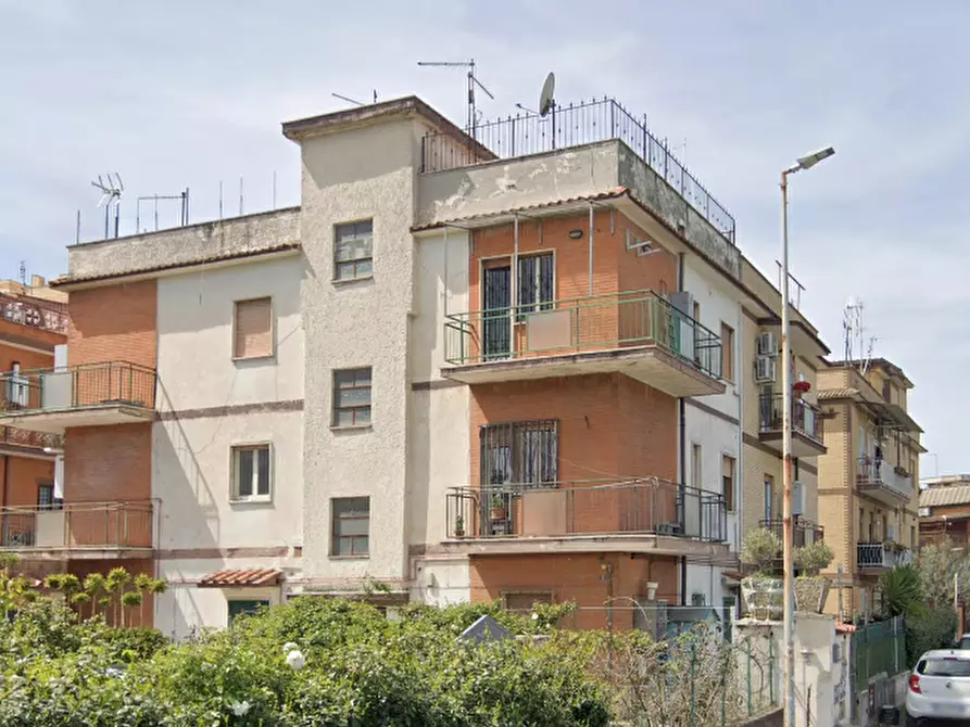 Immagine 7 di Appartamento in vendita  in Via Merope a Roma