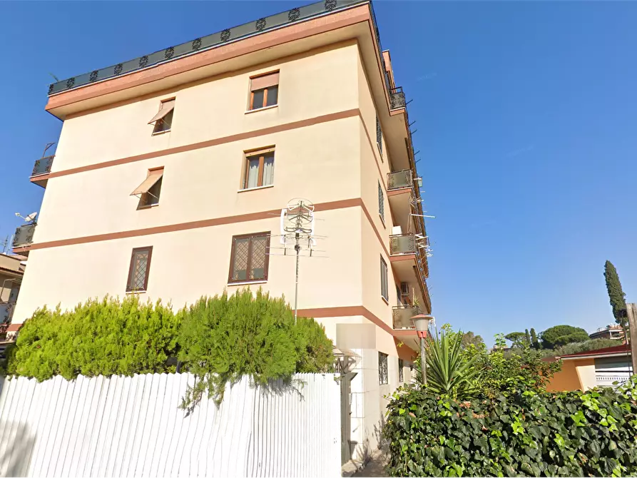 Immagine 11 di Porzione di villa in vendita  in Via Giuseppe Macchi  a Roma