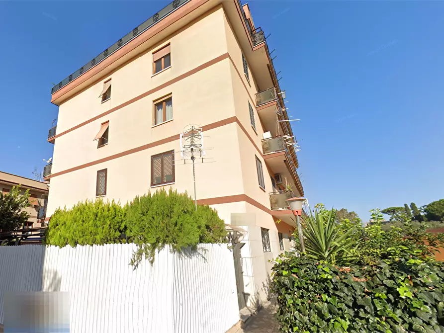 Immagine 12 di Porzione di villa in vendita  in Via Giuseppe Macchi  a Roma