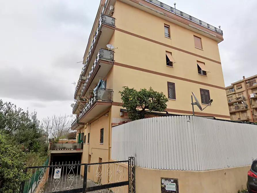Immagine 3 di Porzione di villa in vendita  in Via Giuseppe Macchi  a Roma