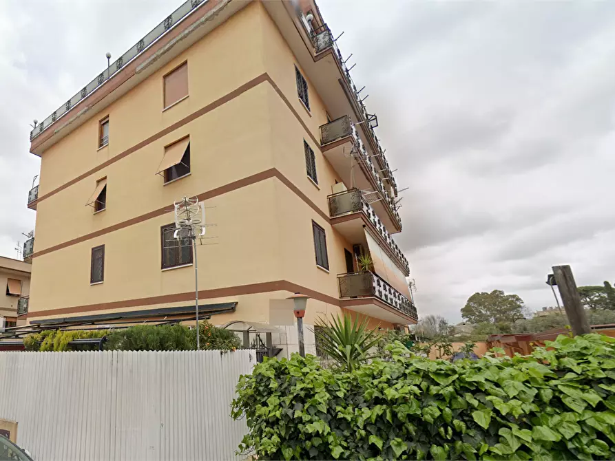 Immagine 1 di Porzione di villa in vendita  in Via Giuseppe Macchi  a Roma