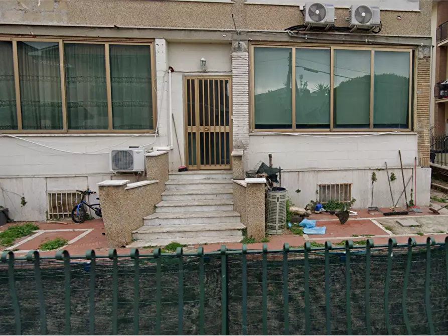 Immagine 1 di Appartamento in vendita  in Via Albidona a Roma